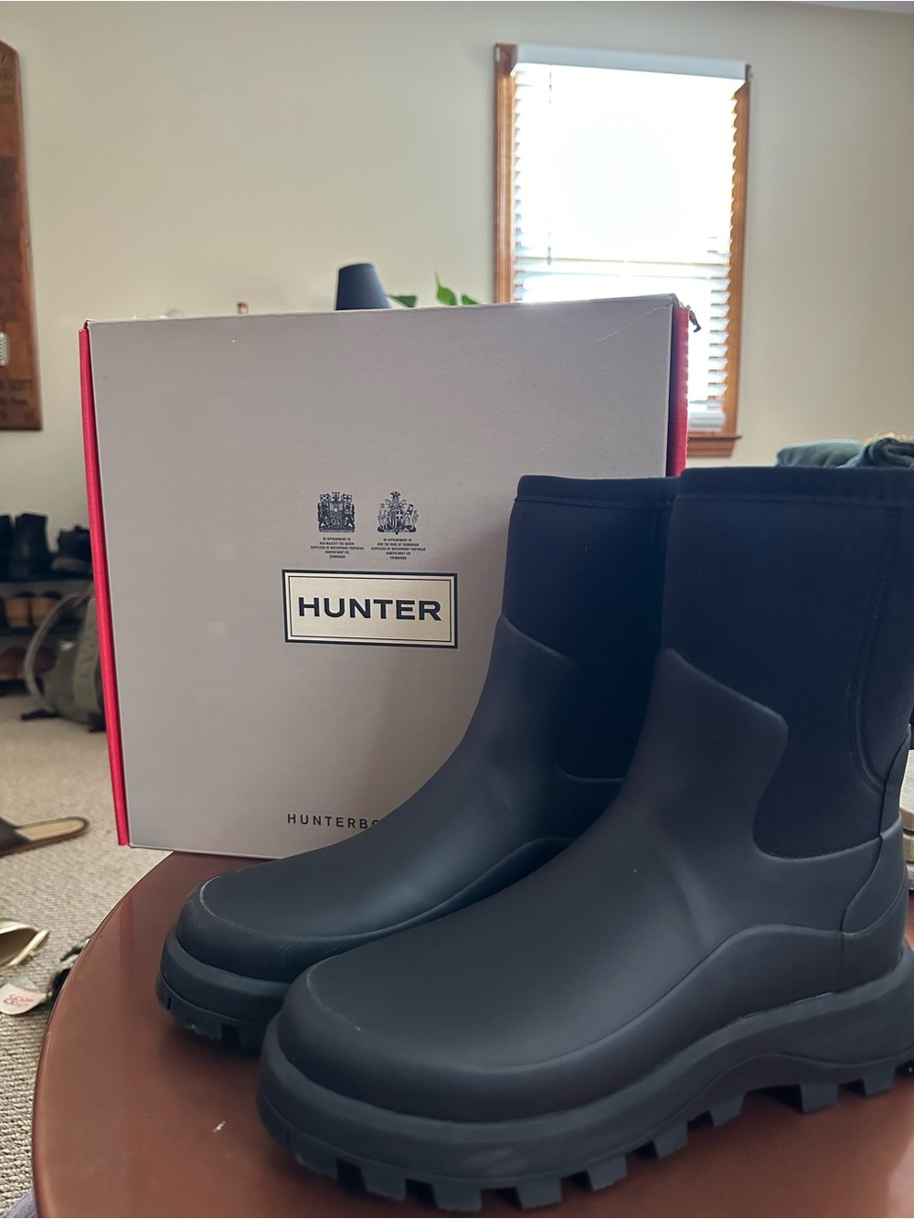 Hunter women’s Black Lug-Sole Rain Boots- City Explorer short Neo boot